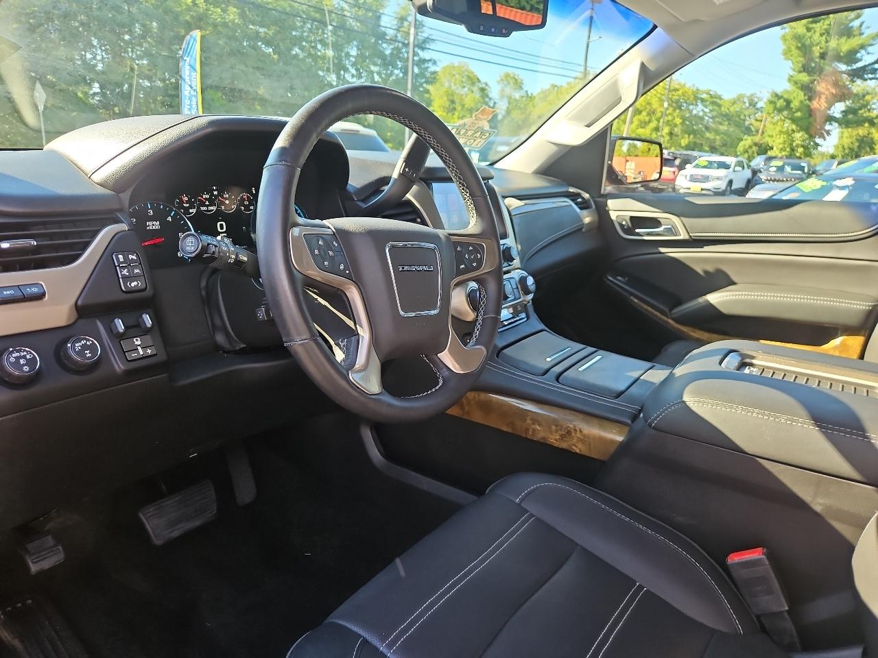 GMC Yukon XL Denali 4WD 2017