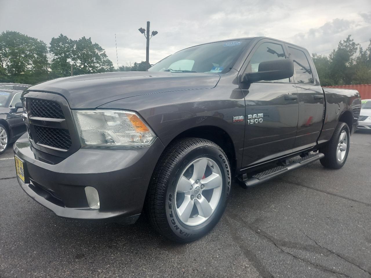 RAM 1500 Tradesman Quad Cab 4WD 2016