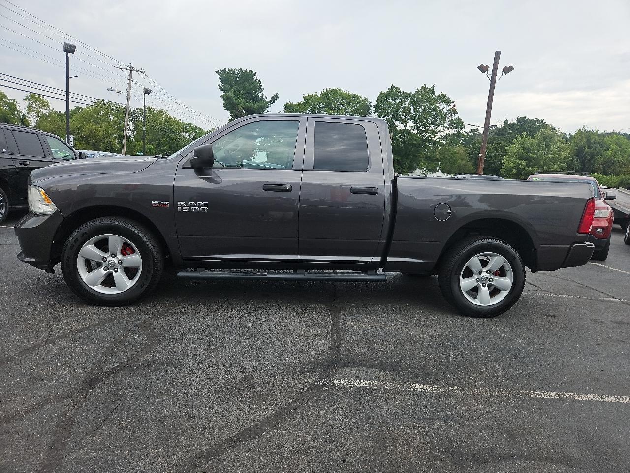 RAM 1500 Tradesman Quad Cab 4WD 2016