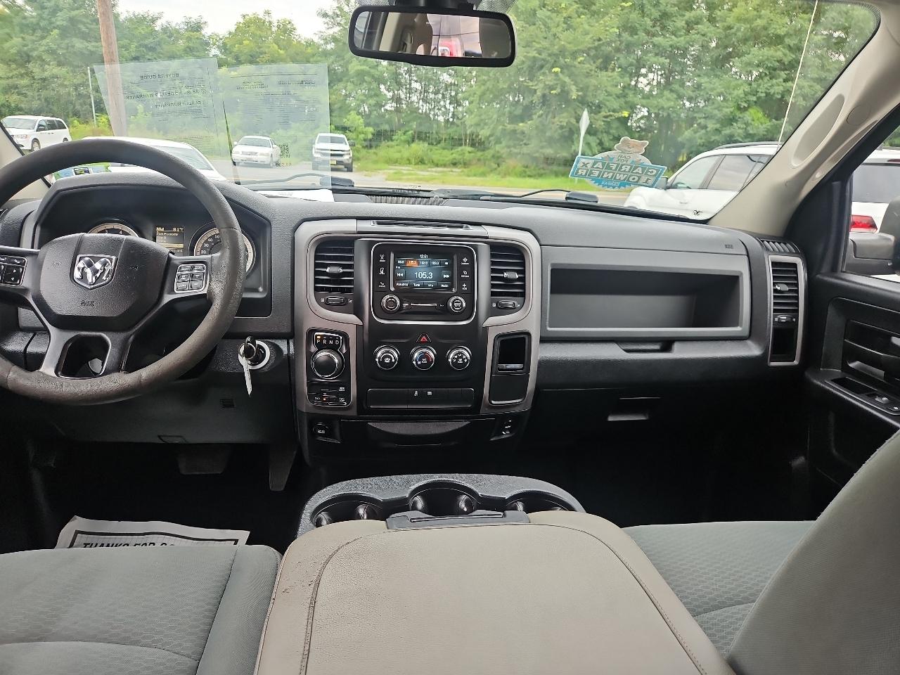 RAM 1500 Tradesman Quad Cab 4WD 2016
