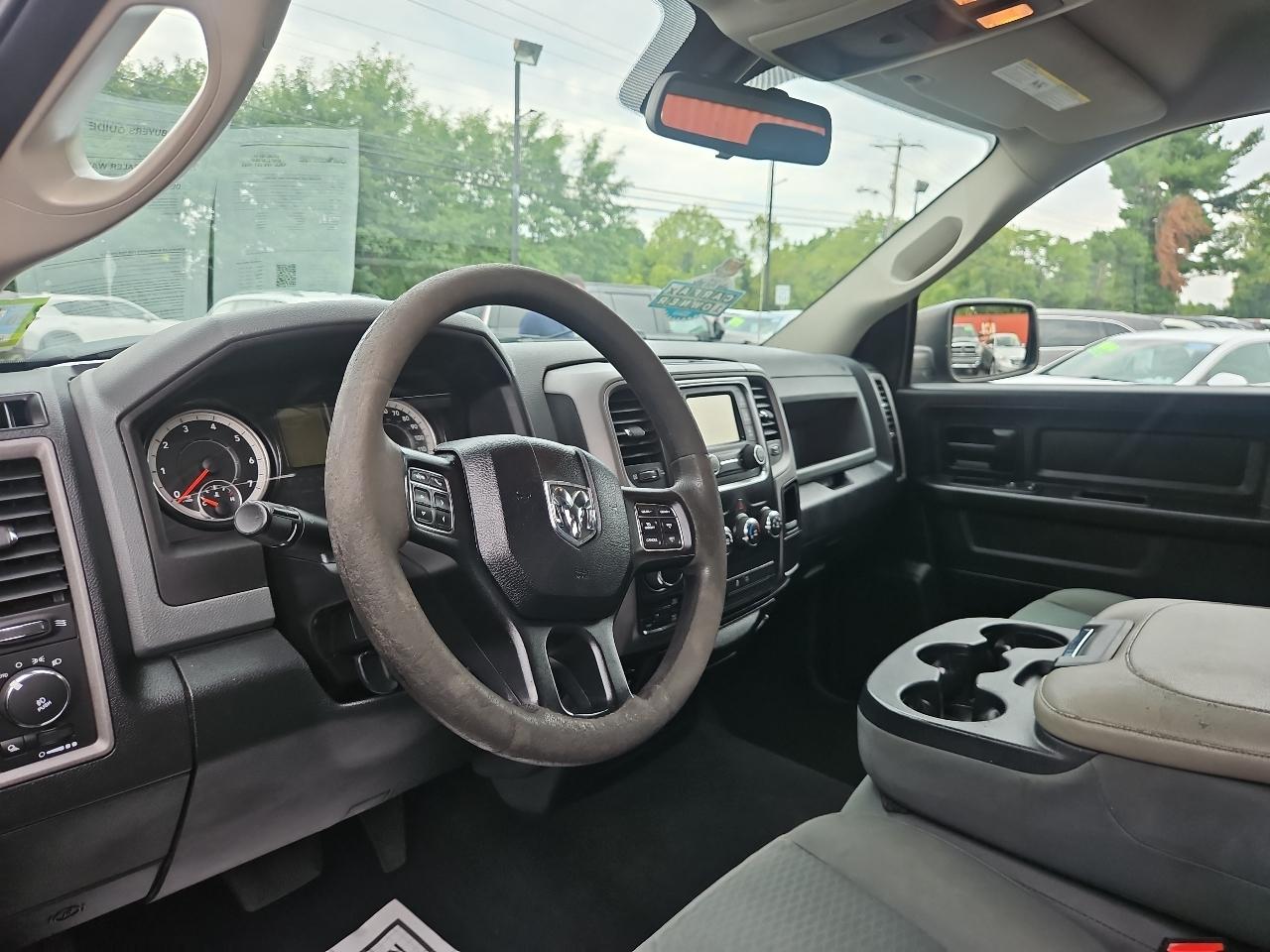 RAM 1500 Tradesman Quad Cab 4WD 2016