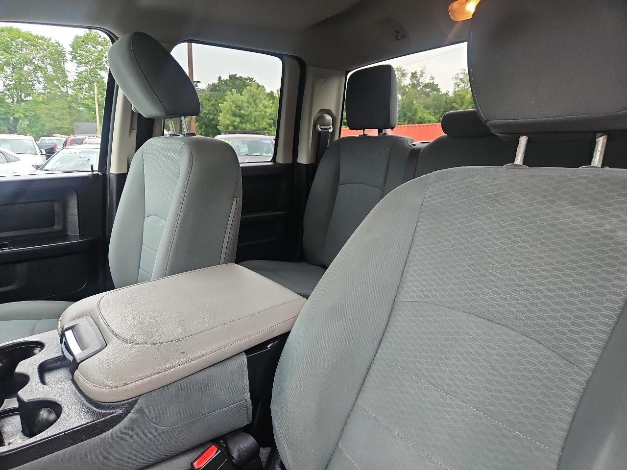 RAM 1500 Tradesman Quad Cab 4WD 2016