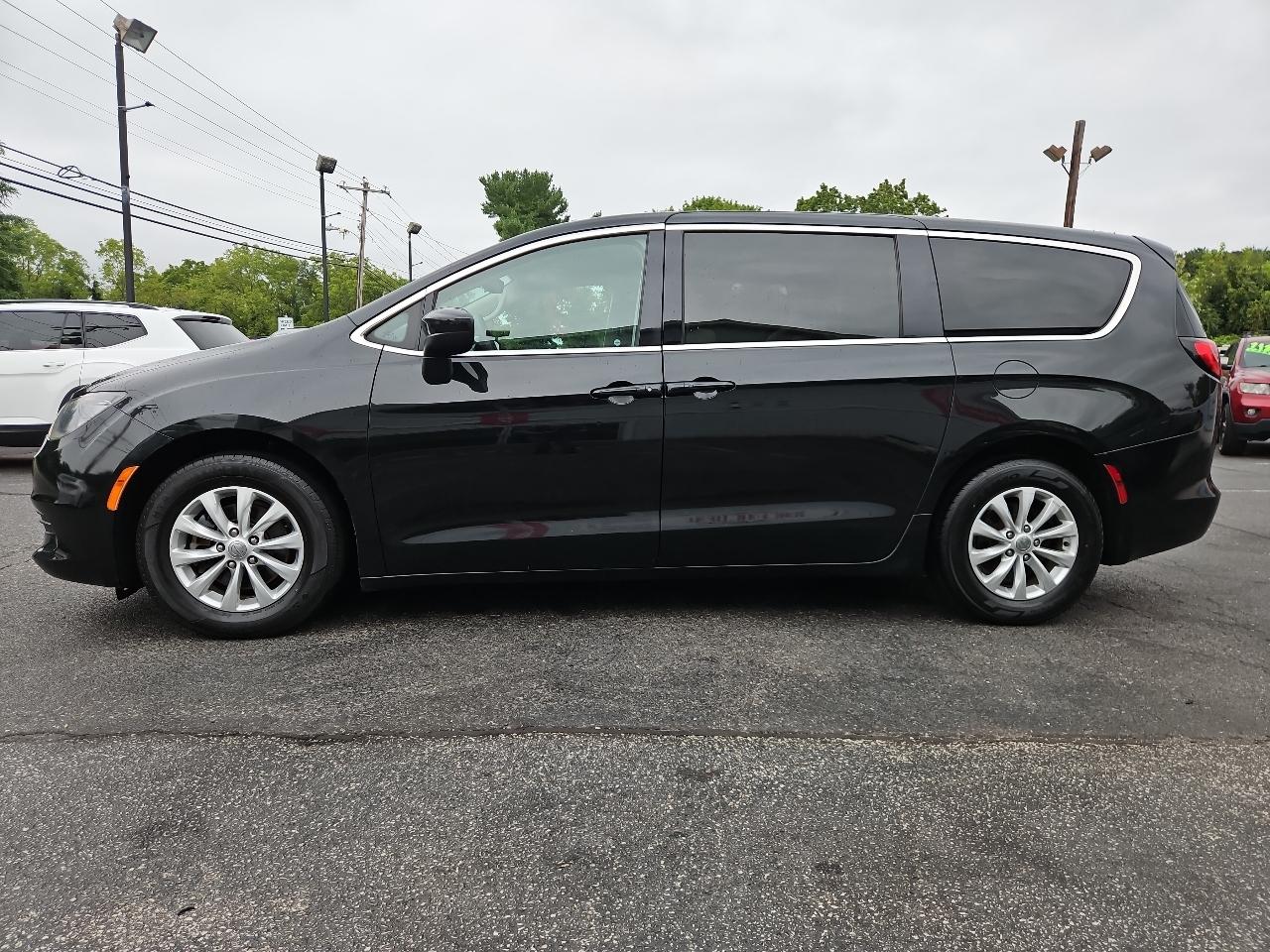 Chrysler Pacifica Touring 2017