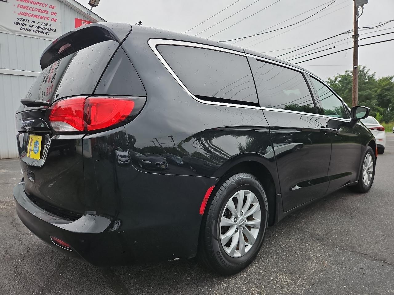 Chrysler Pacifica Touring 2017