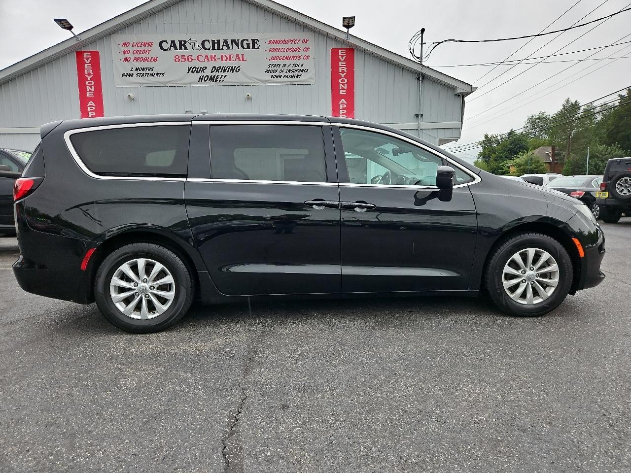 Chrysler Pacifica Touring 2017