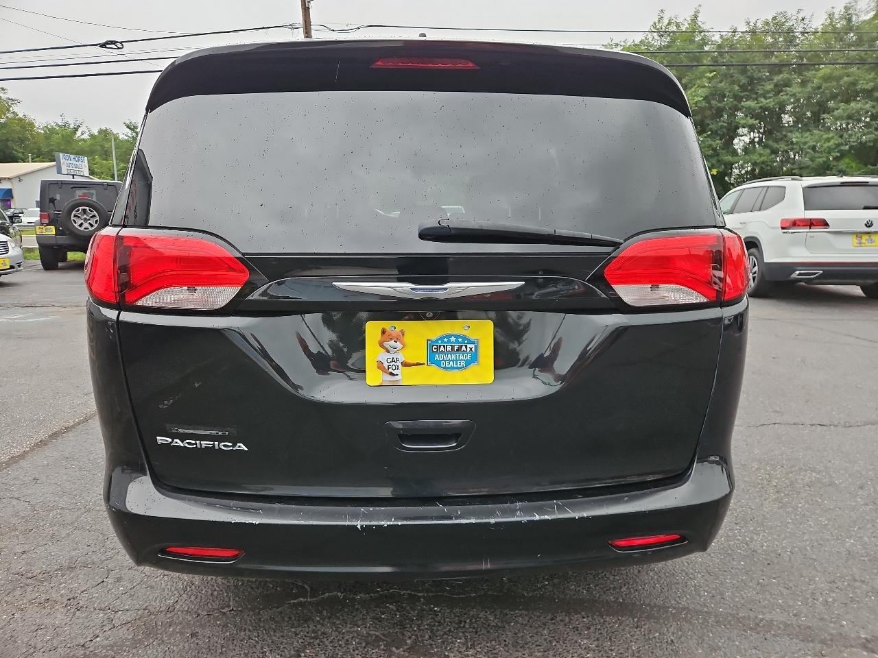 Chrysler Pacifica Touring 2017