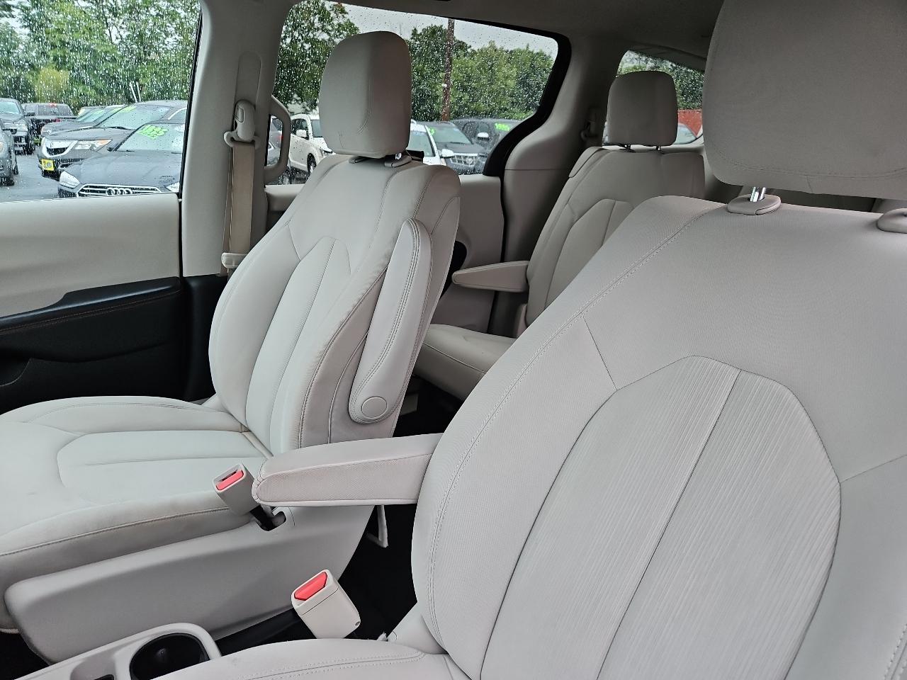 Chrysler Pacifica Touring 2017