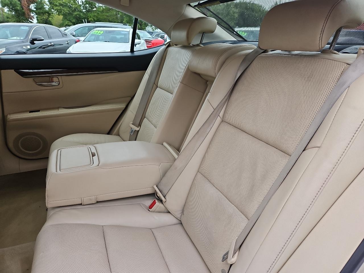 Lexus ES 350 Sedan 2013