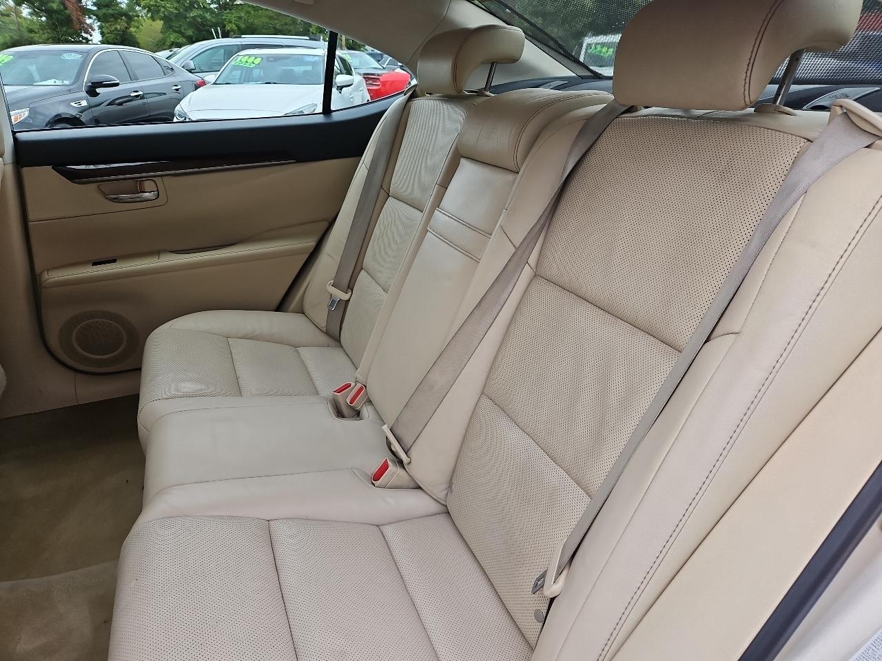Lexus ES 350 Sedan 2013