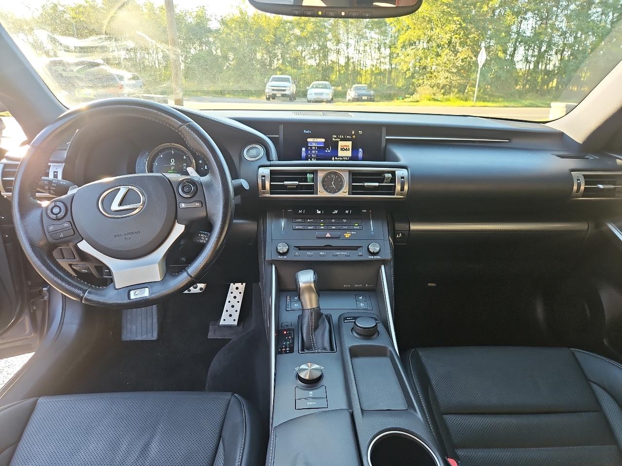 Lexus IS 300 AWD 2016