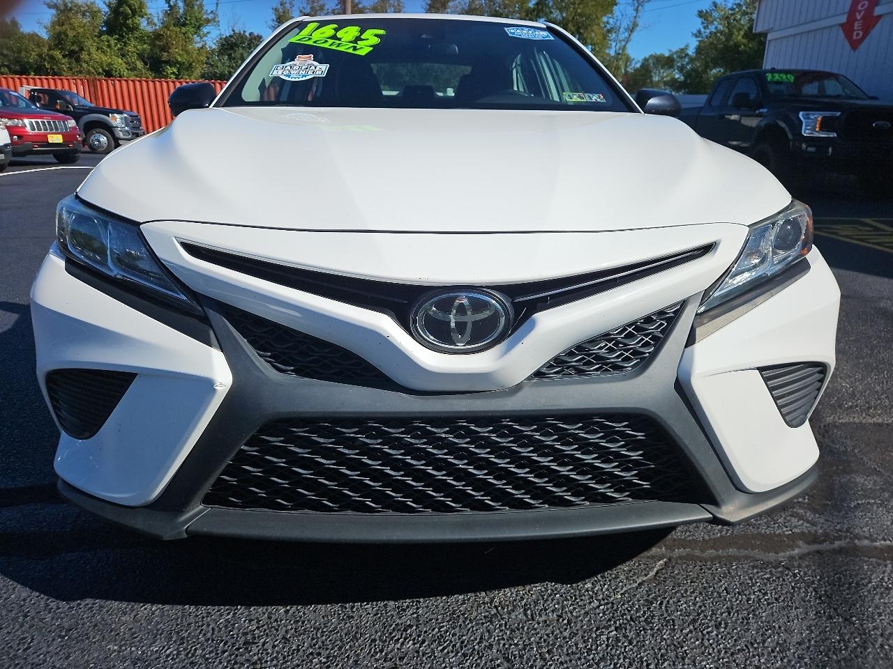 Toyota Camry SE 2020