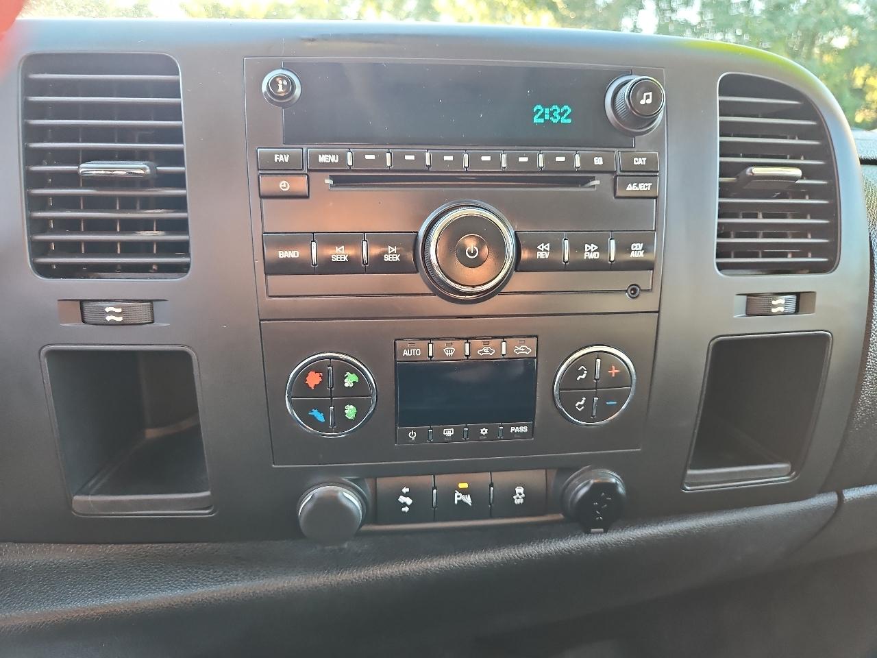 Chevrolet Silverado 2500HD LT Crew Cab 2WD 2013