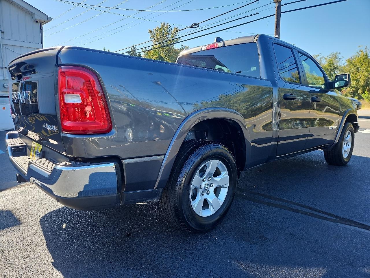 RAM 1500 Big Horn Quad Cab 4WD 2025