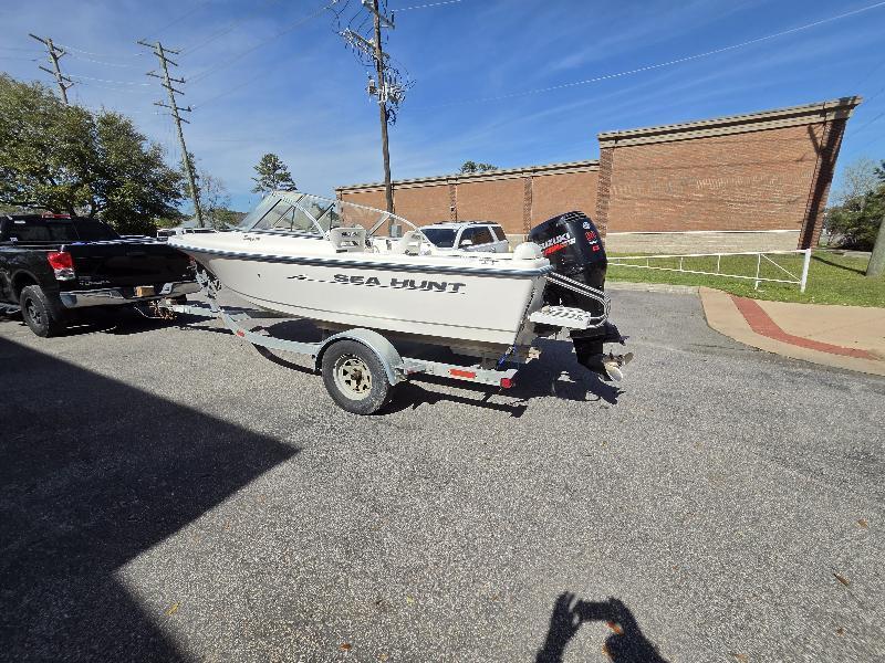 Sea Hunt Escape 175  2005