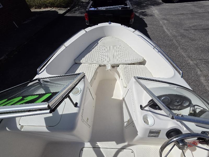 Sea Hunt Escape 175  2005