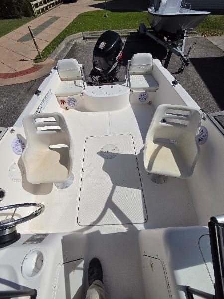 Sea Hunt Escape 175  2005