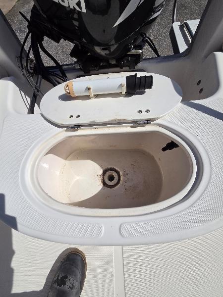 Sea Hunt Escape 175  2005