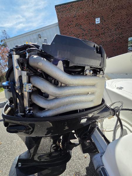 Sea Hunt Escape 175  2005