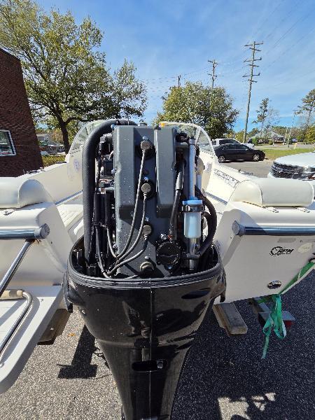 Sea Hunt Escape 175  2005