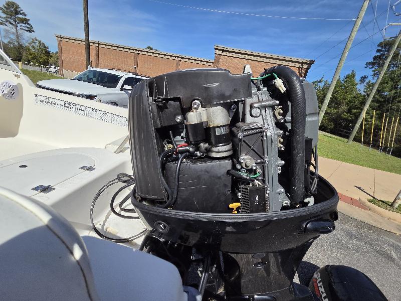 Sea Hunt Escape 175  2005