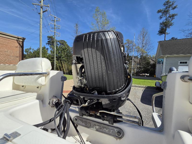 Sea Hunt Escape 175  2005