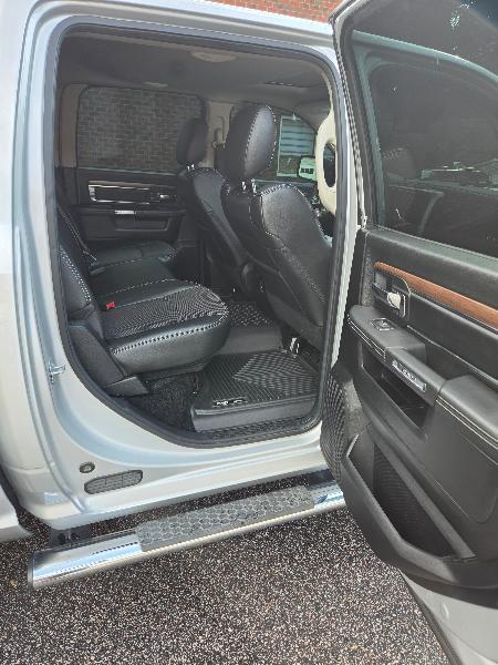RAM 1500 Laramie Crew Cab SWB 4WD 2014