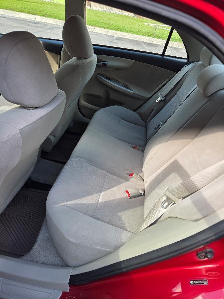 Toyota Corolla LE 4-Speed AT 2011