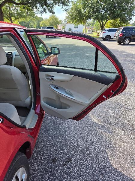 Toyota Corolla LE 4-Speed AT 2011