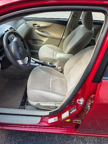 Toyota Corolla LE 4-Speed AT 2011