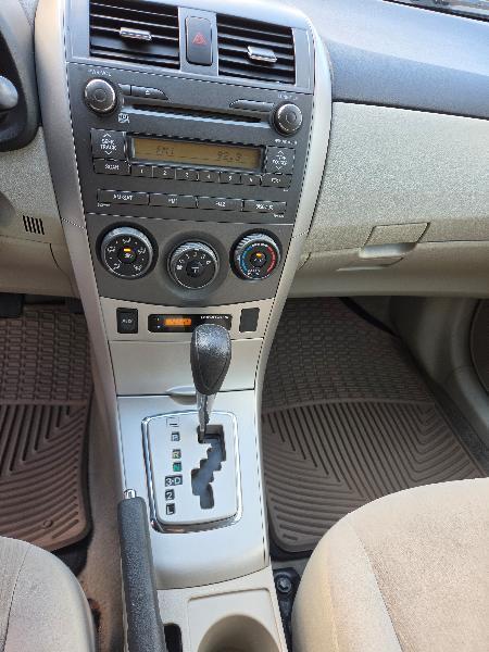 Toyota Corolla LE 4-Speed AT 2011