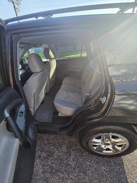 Toyota RAV4 Base I4 4WD 2012