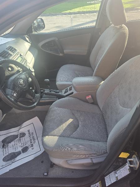Toyota RAV4 Base I4 4WD 2012