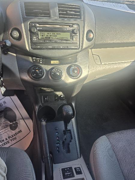 Toyota RAV4 Base I4 4WD 2012