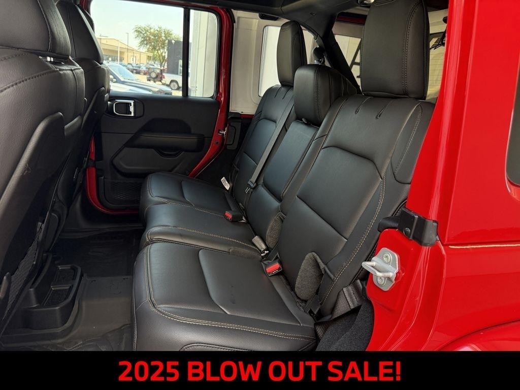 Jeep Wrangler Sahara 2025