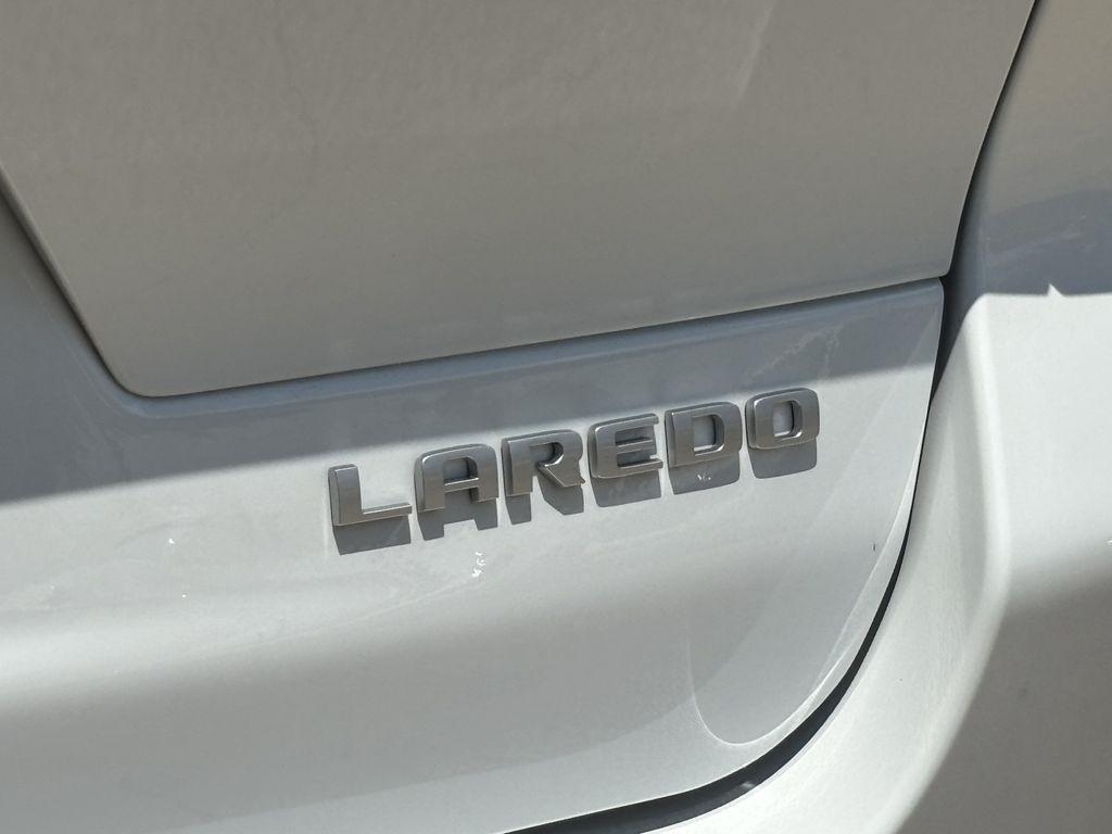 Jeep Grand Cherokee L Laredo 2WD 2026