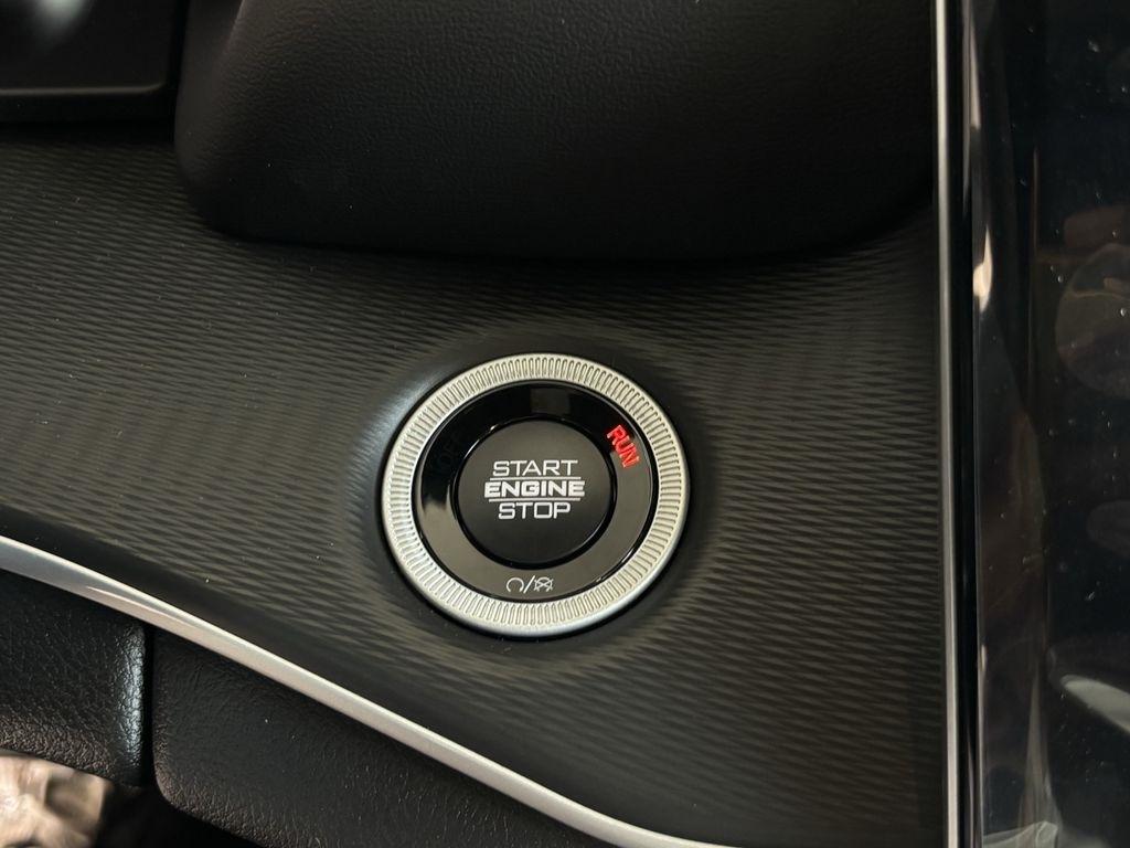 Jeep Grand Cherokee L Laredo 2WD 2026