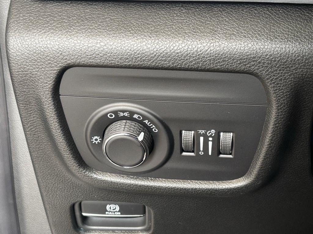 Jeep Grand Cherokee L Laredo 2WD 2026