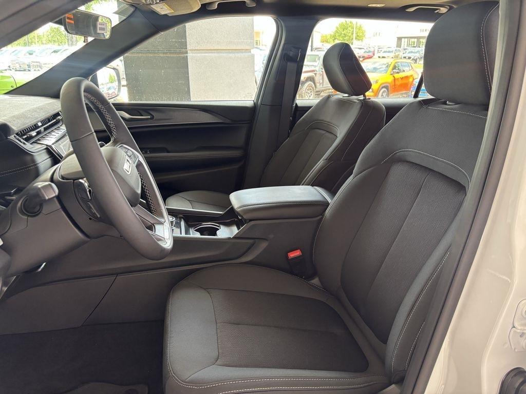 Jeep Grand Cherokee L Laredo 2WD 2026