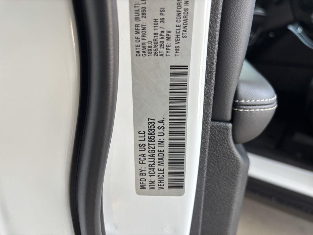 Jeep Grand Cherokee L Laredo 2WD 2026