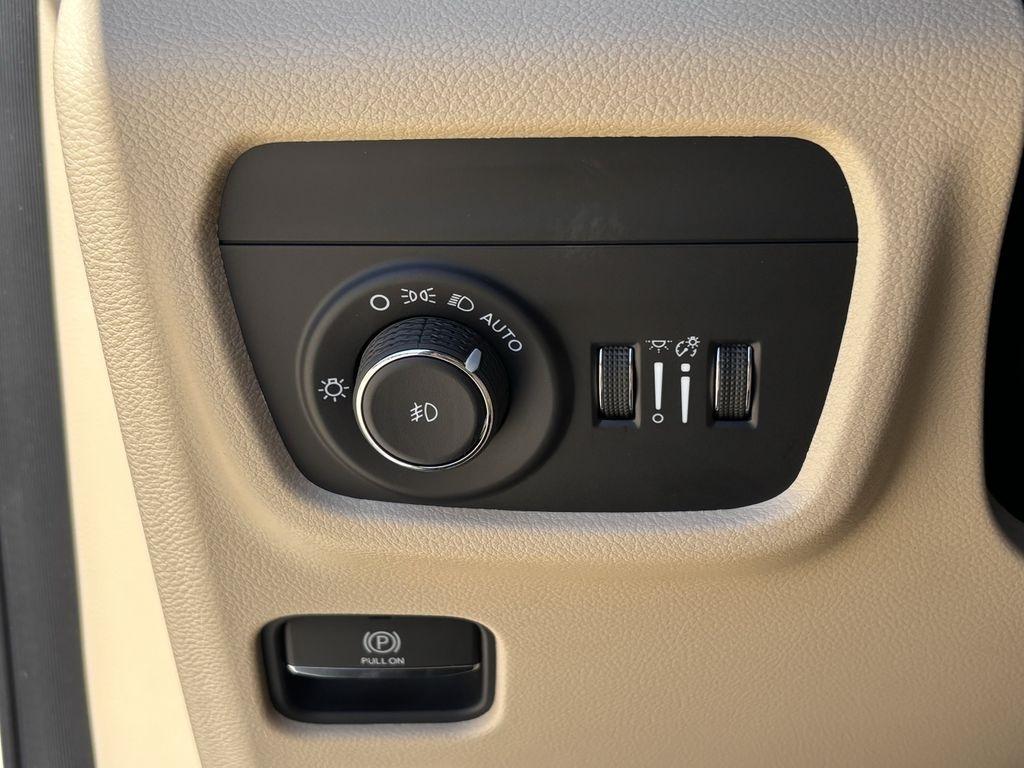 Jeep Grand Cherokee Limited 2WD 2026