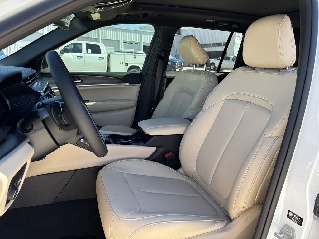 Jeep Grand Cherokee Limited 2WD 2026