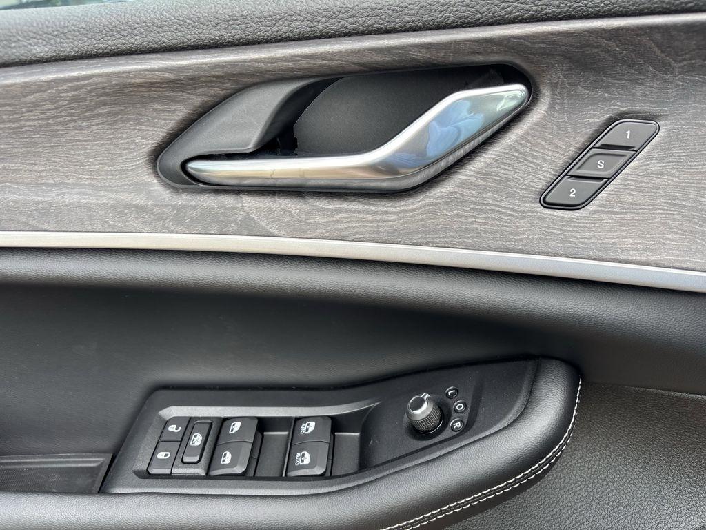 Jeep Grand Cherokee Limited 2WD 2026