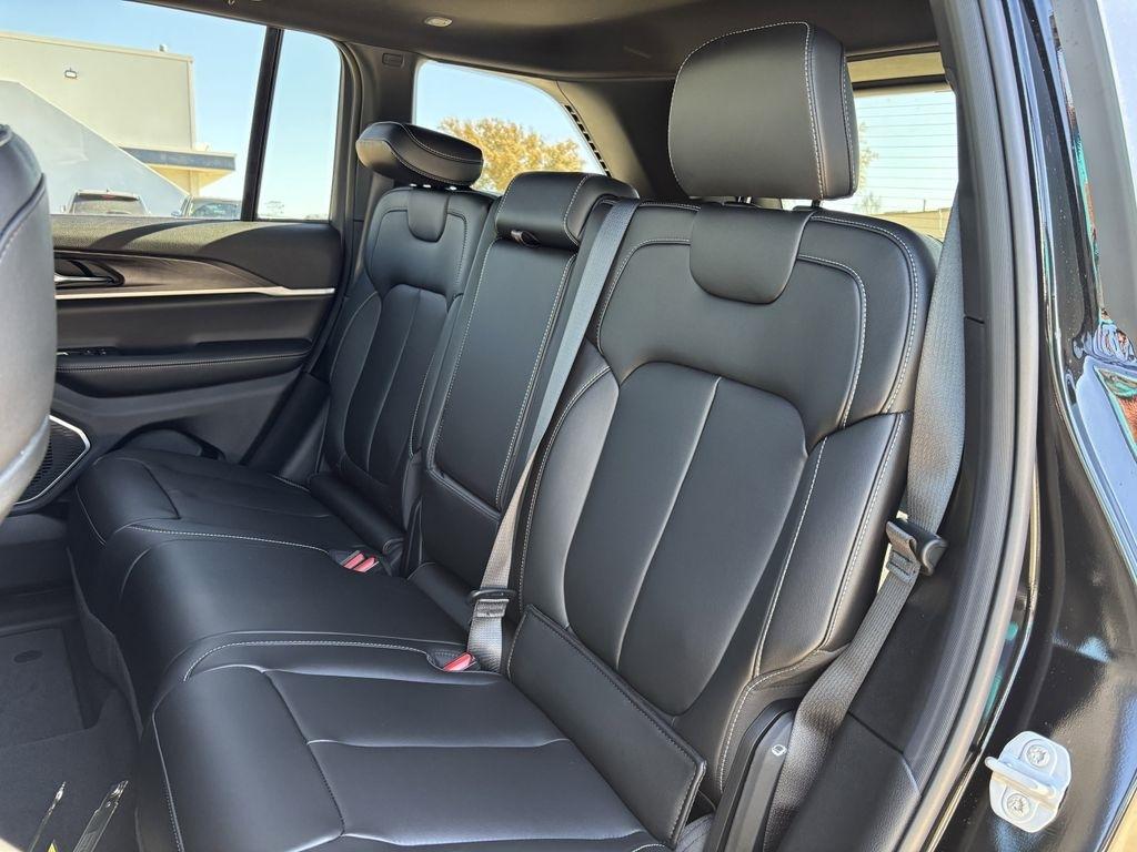 Jeep Grand Cherokee Limited 2WD 2026