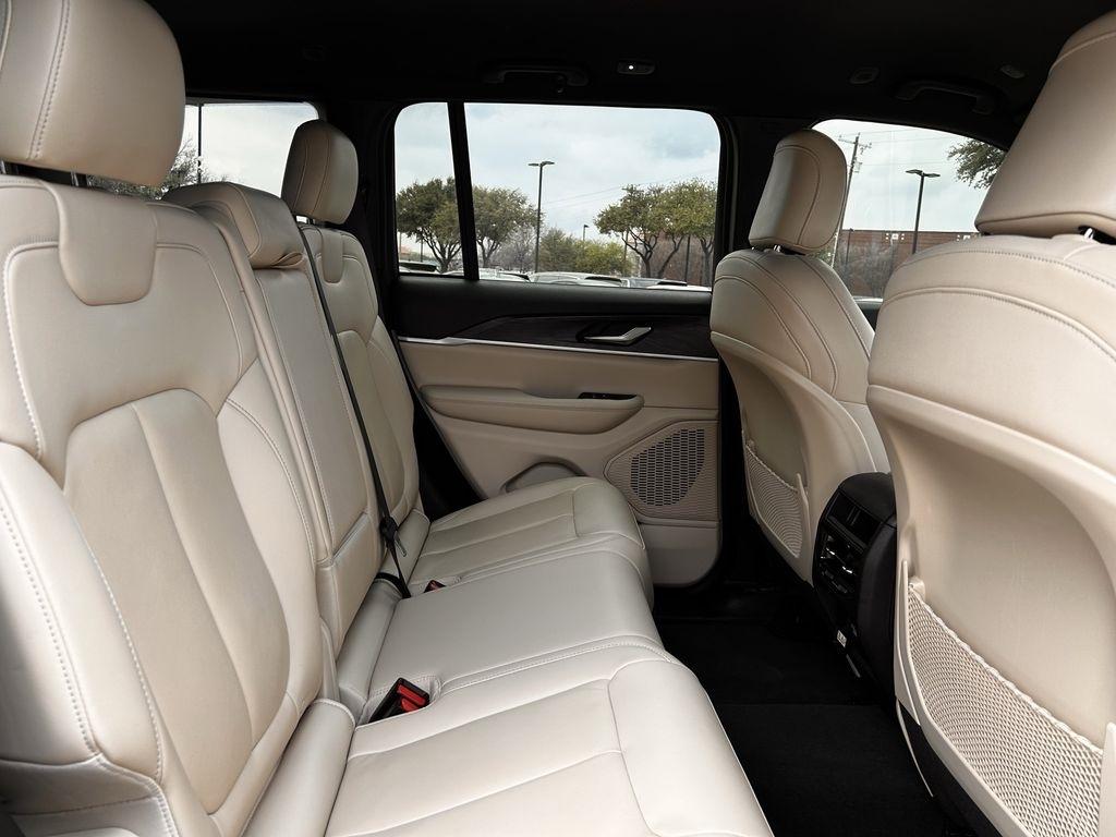 Jeep Grand Cherokee Limited 2WD 2023