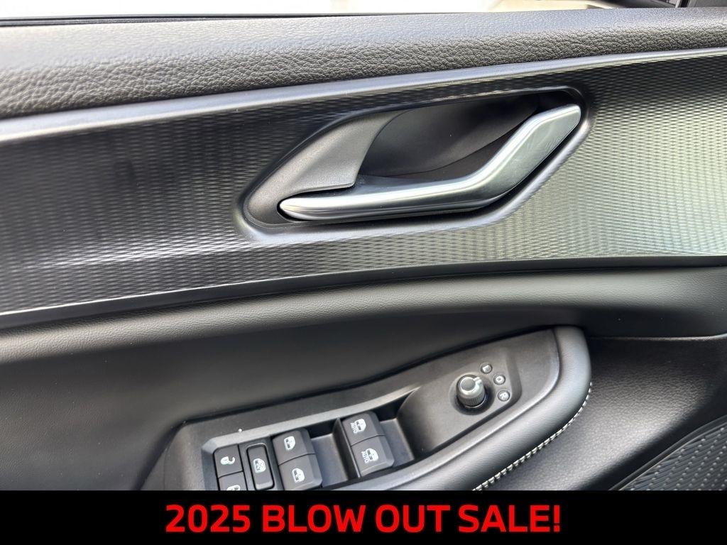 Jeep Grand Cherokee L Laredo 2025