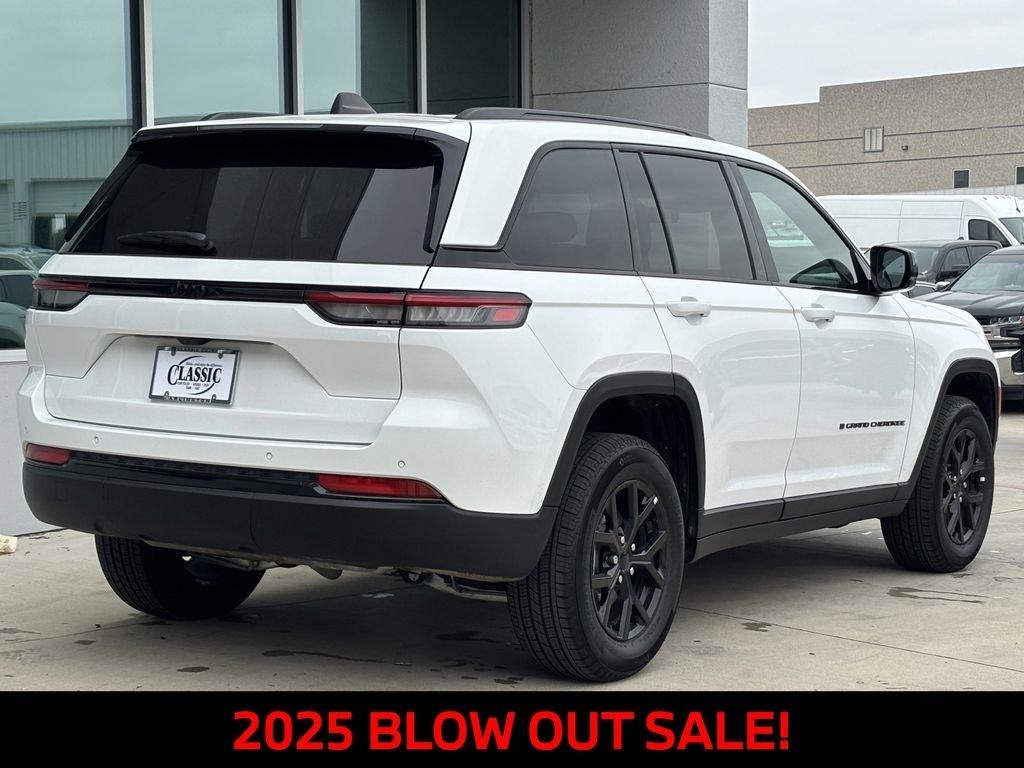 Jeep Grand Cherokee Laredo E 2WD 2025