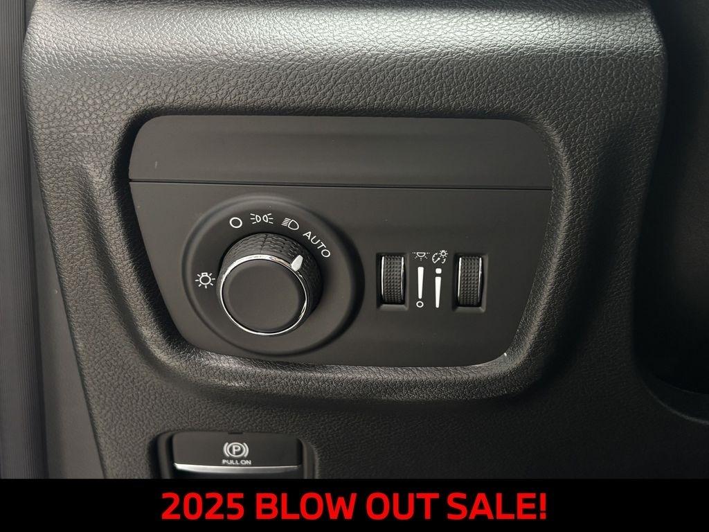 Jeep Grand Cherokee Laredo E 2WD 2025