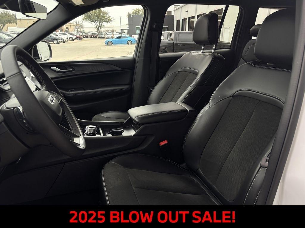 Jeep Grand Cherokee Laredo E 2WD 2025