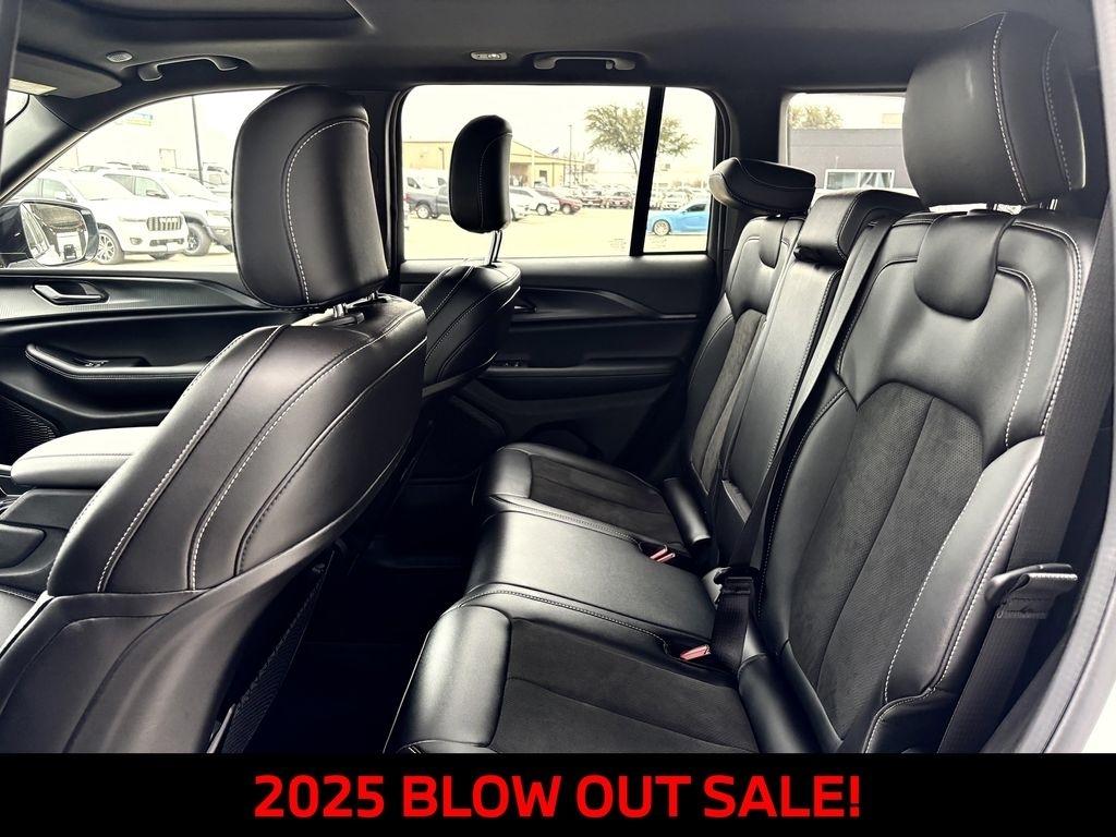 Jeep Grand Cherokee Laredo E 2WD 2025