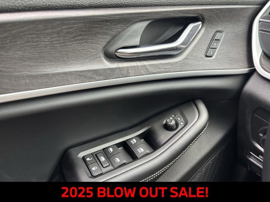 Jeep Grand Cherokee Limited 2WD 2025